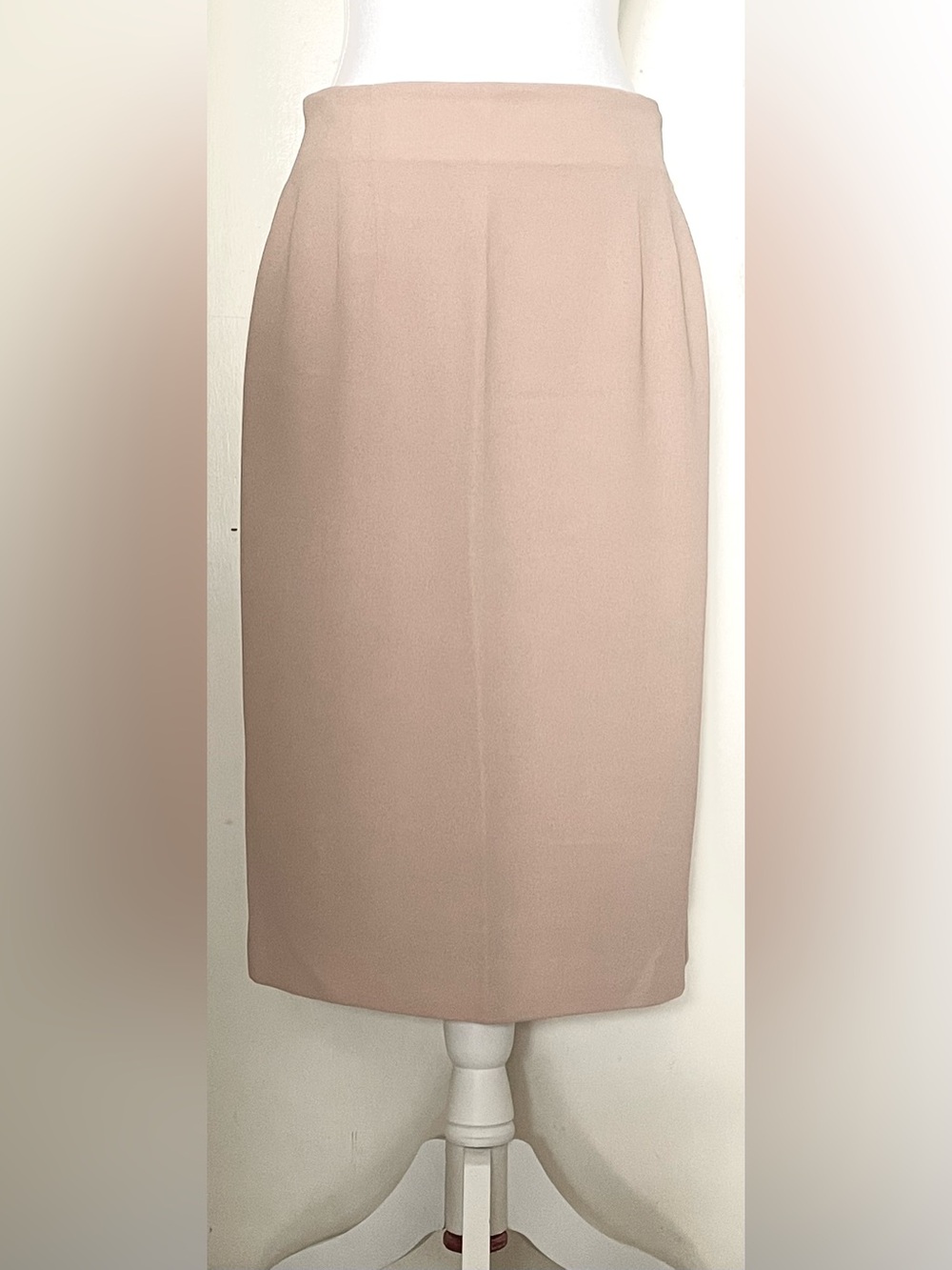 Classic Women's Beige Pencil Skirt. Size 10. Lined